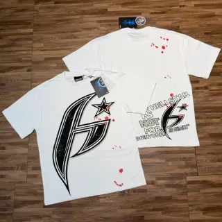 تي شيرت Hellstar أبيض وأسود بطباعة جرافيك بقصة أوفرسايز