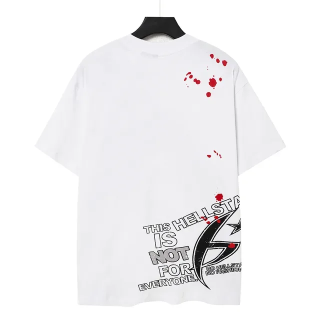Camiseta Hellstar branca e preta com estampa gráfica e corte oversized 4