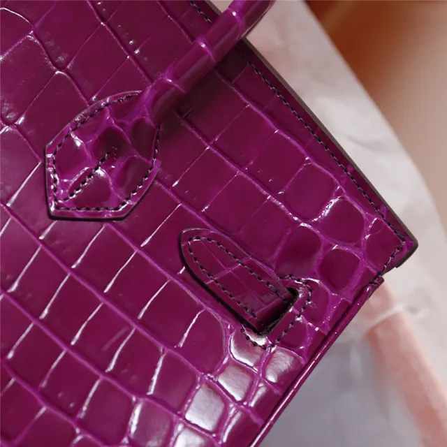 Hermès Birkin Sac Tote Crocodile Glossy Noir avec Ferrures en Or 5