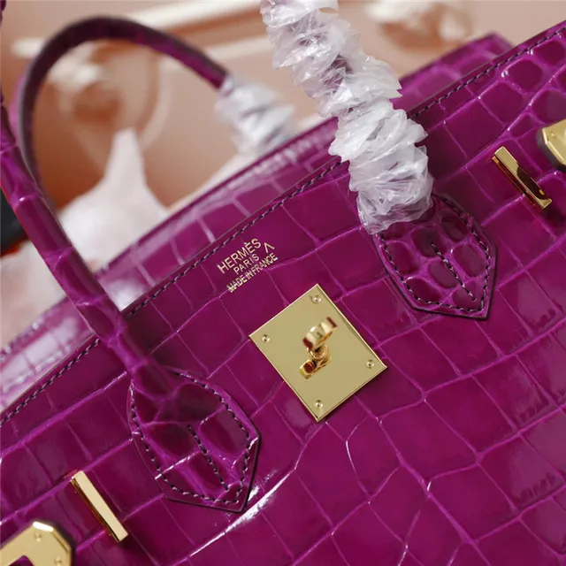 Hermès Birkin Sac Tote Crocodile Glossy Noir avec Ferrures en Or 7