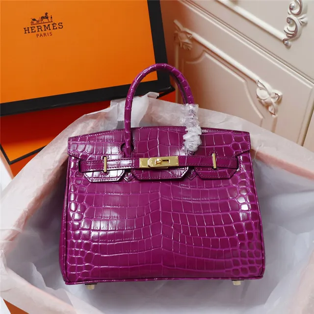 Hermès Birkin Sac Tote Crocodile Glossy Noir avec Ferrures en Or 10
