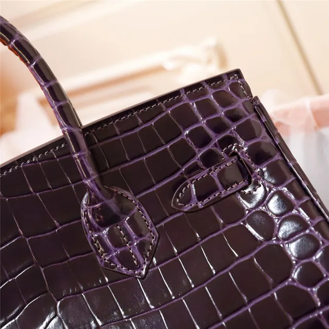 Hermès Birkin Sac Tote Crocodile Glossy Noir avec Ferrures en Or 14
