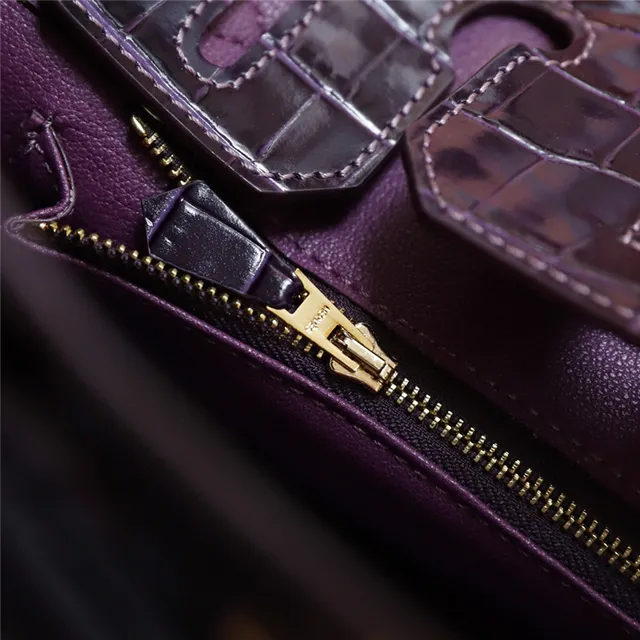 Hermès Birkin Sac Tote Crocodile Glossy Noir avec Ferrures en Or 17