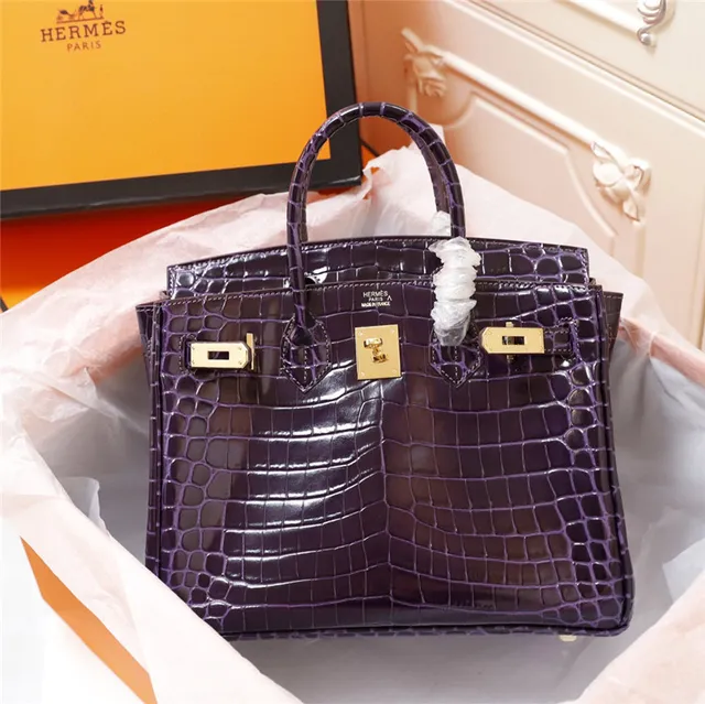 Hermès Birkin Sac Tote Crocodile Glossy Noir avec Ferrures en Or 18