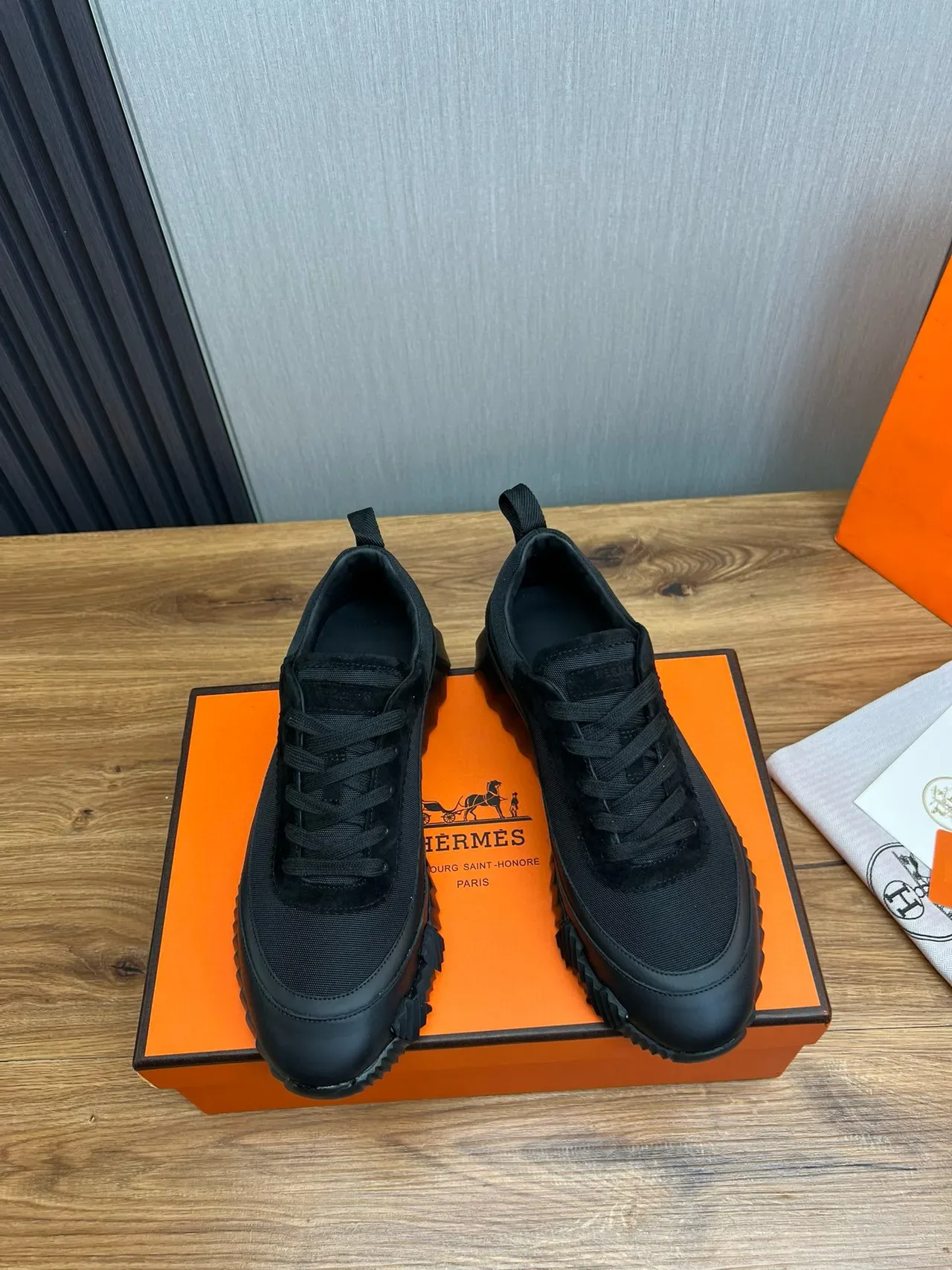 Hermès Sneakers Lifestyle en Maille et Daim Noir, Semelle Sculptée à Rigel en Caoutchouc 2