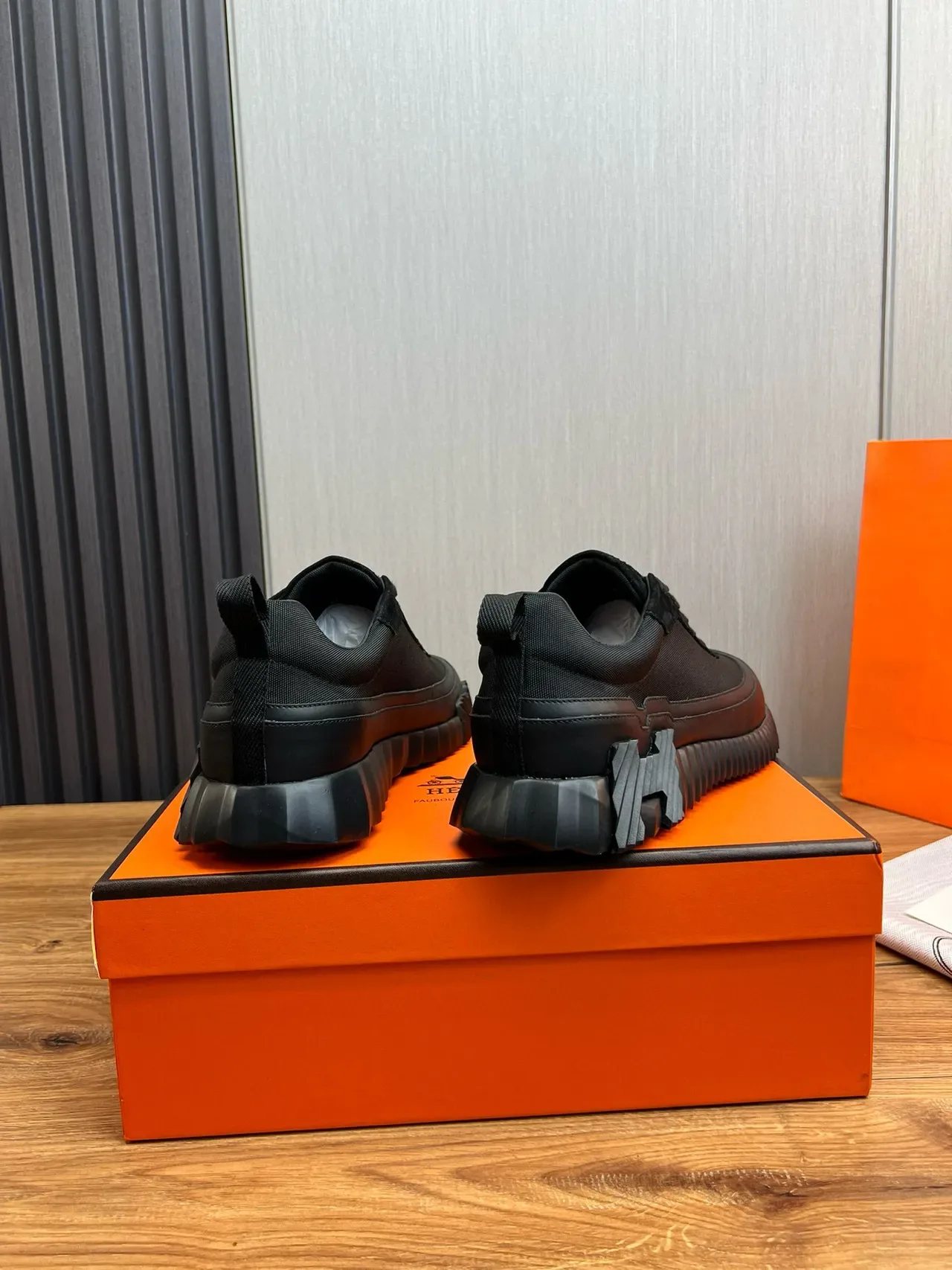 Hermès Sneakers Lifestyle en Maille et Daim Noir, Semelle Sculptée à Rigel en Caoutchouc 4