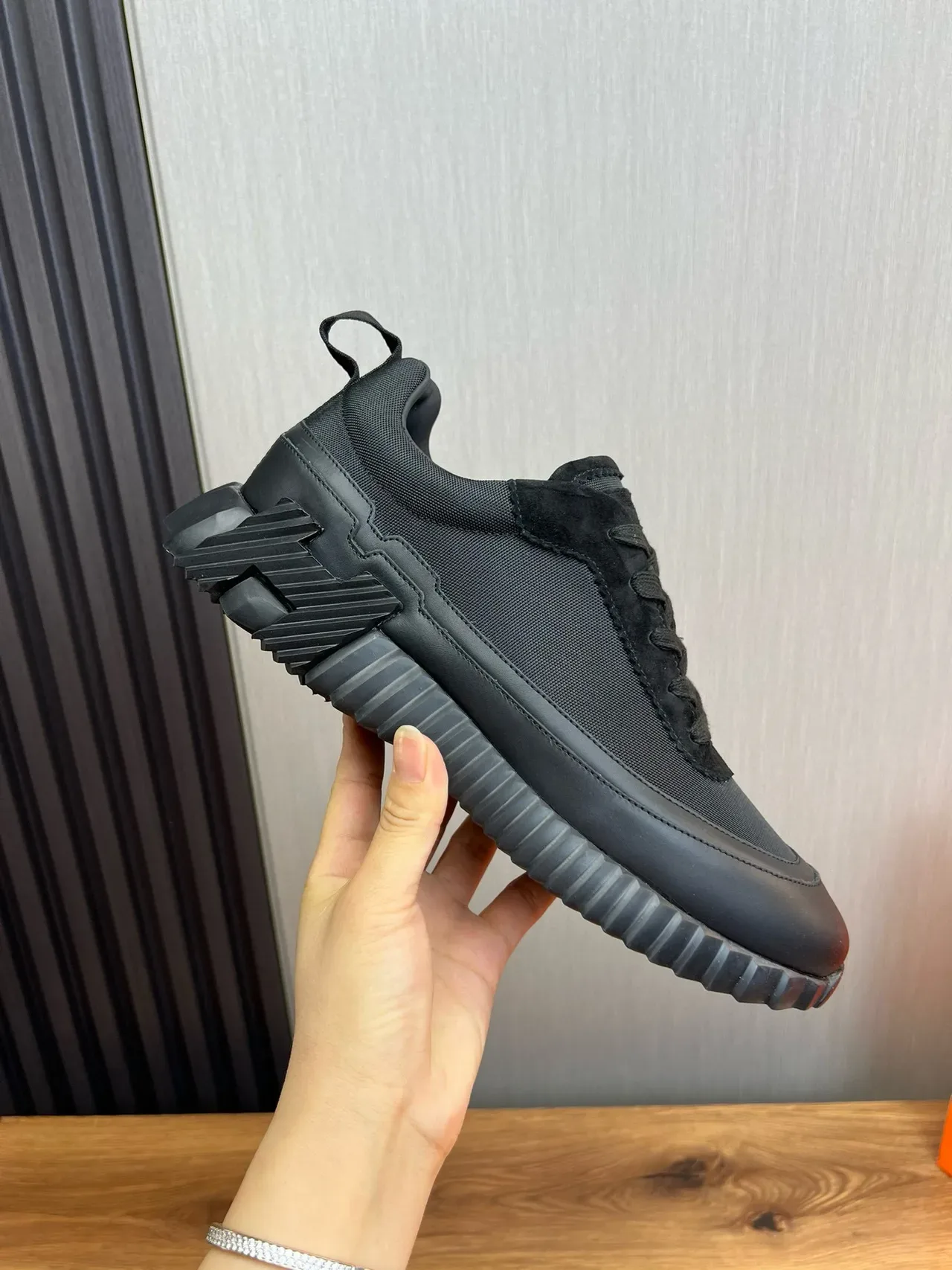 Hermès Sneakers Lifestyle en Maille et Daim Noir, Semelle Sculptée à Rigel en Caoutchouc 6