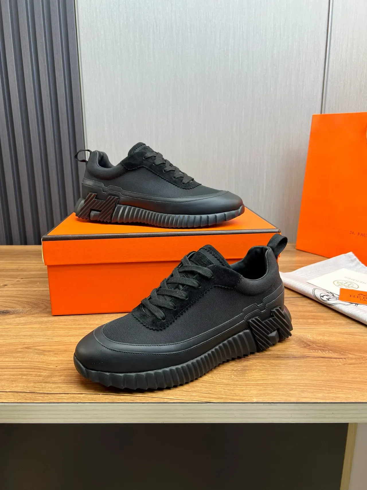 Hermès Sneakers Lifestyle en Maille et Daim Noir, Semelle Sculptée à Rigel en Caoutchouc 10
