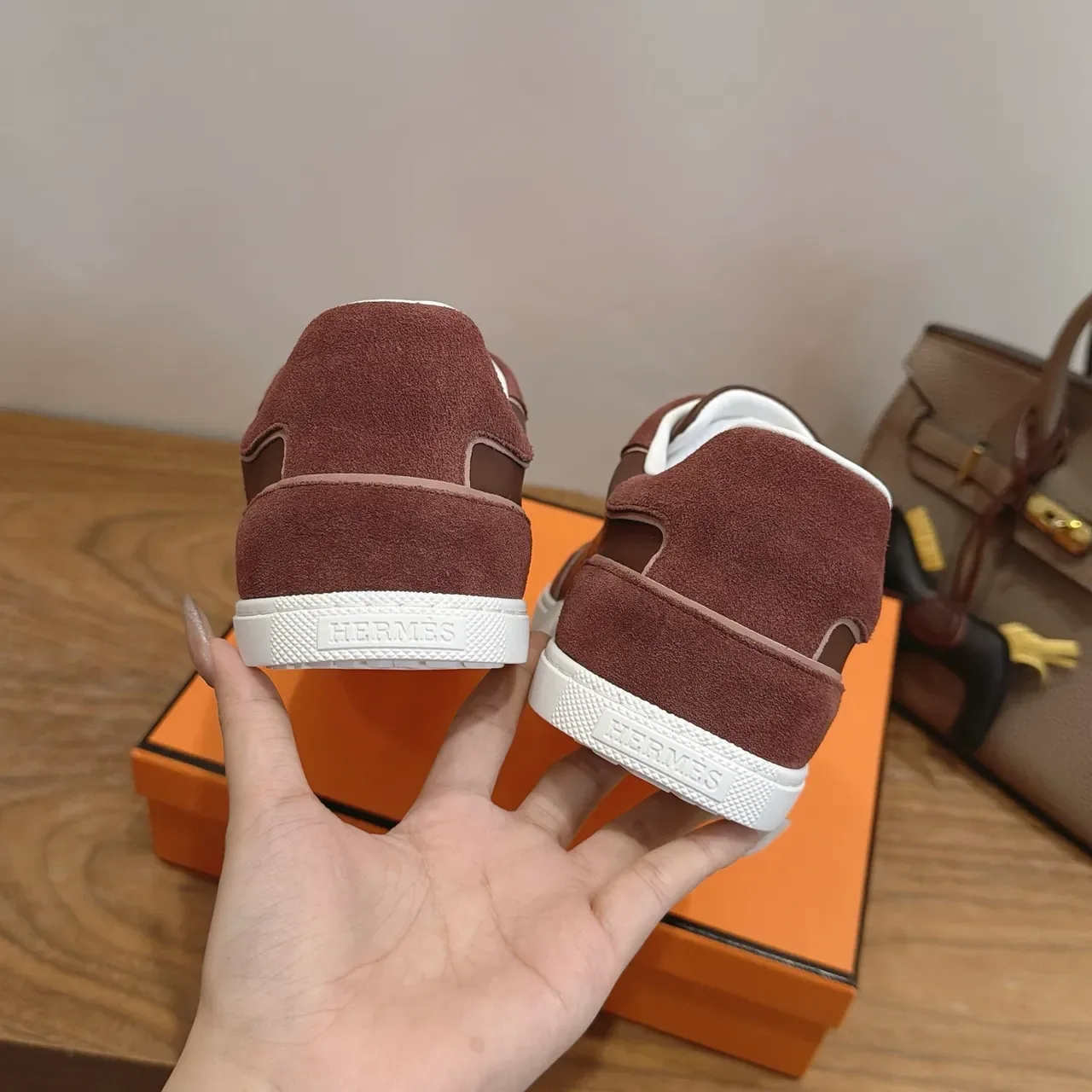 Hermès Chaussures Lifestyle Marron et Blanc en Daim et Cuir avec Panneaux et Lacets 2