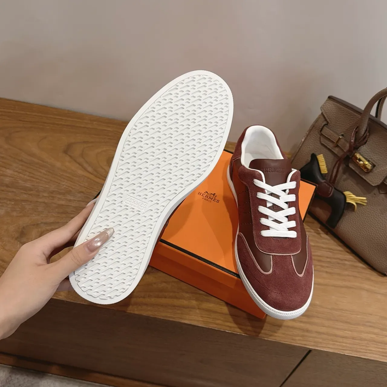 Hermès Chaussures Lifestyle Marron et Blanc en Daim et Cuir avec Panneaux et Lacets 3