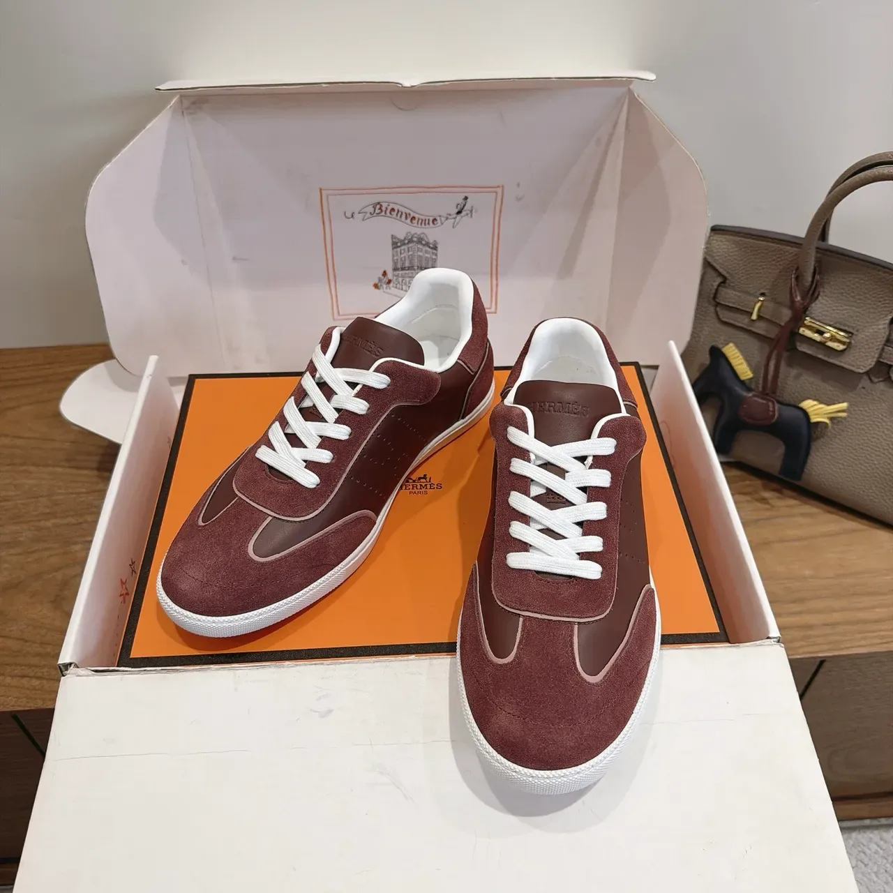 Hermès Chaussures Lifestyle Marron et Blanc en Daim et Cuir avec Panneaux et Lacets 5