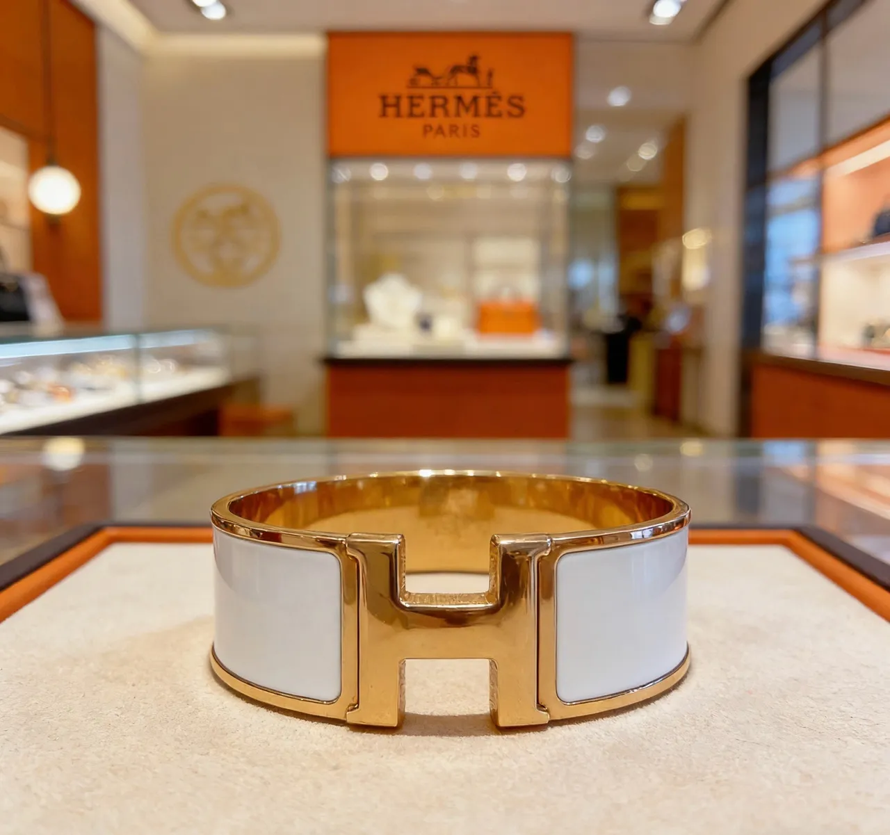 Hermès Clic H سوار كف أبيض مينا لون ذهبي صلب 3