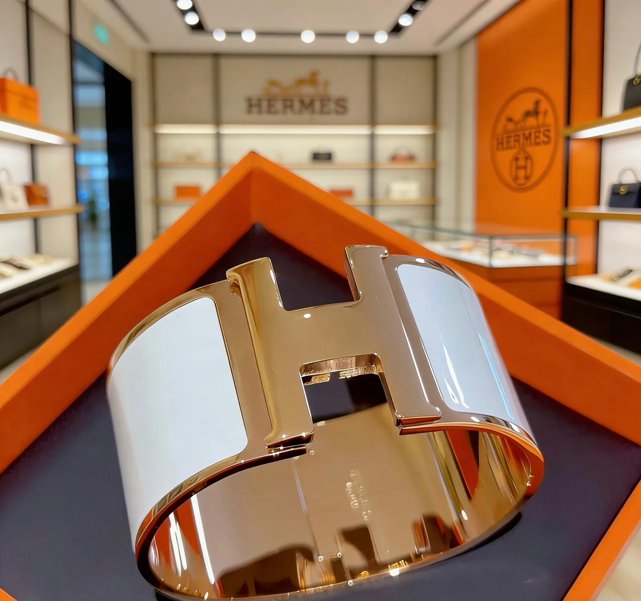 Hermès Clic H سوار كف أبيض مينا لون ذهبي صلب 9