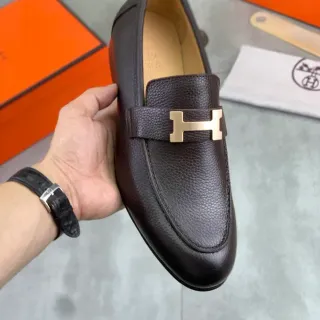 Hermès Constance Loafer Marrom Couro Granulado Fivela H Loafers