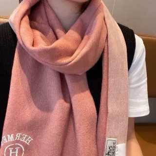 Hermès 刺绣标志 尘粉色 羊绒围巾