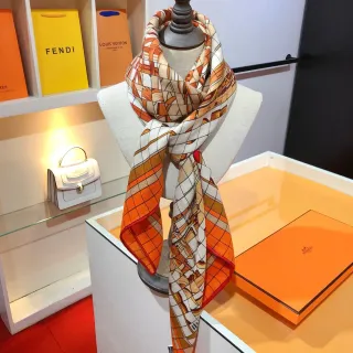 Hermès ज्यामितीय संतरा बीज रेशम स्कार्फ