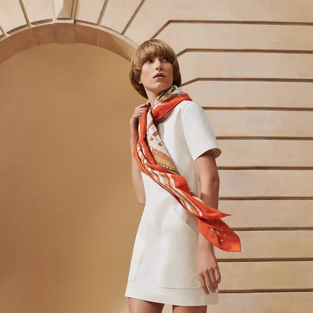 Hermès Écharpe Géométrique Orange Beige en Soie 3