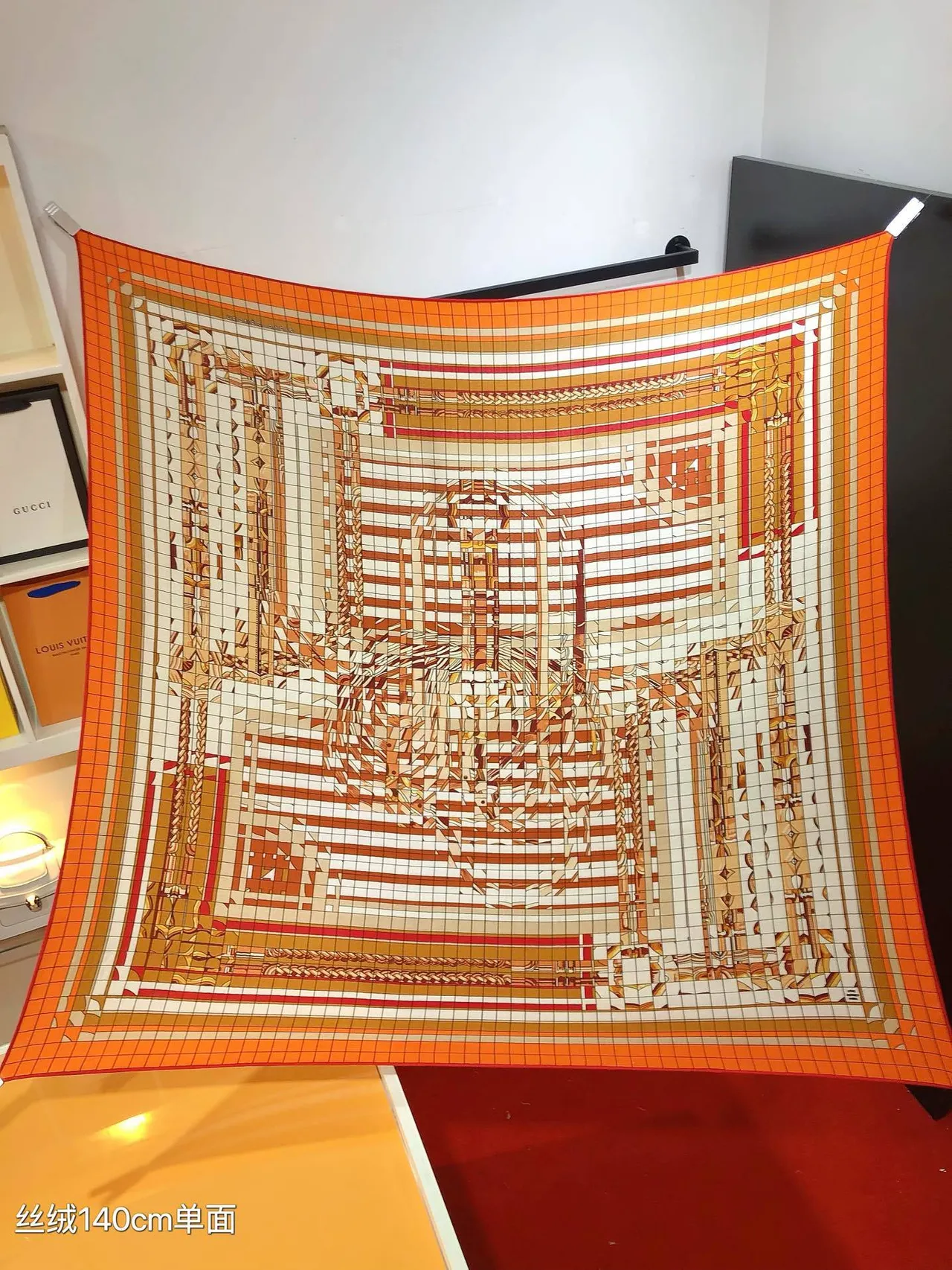 Hermès Écharpe Géométrique Orange Beige en Soie 5