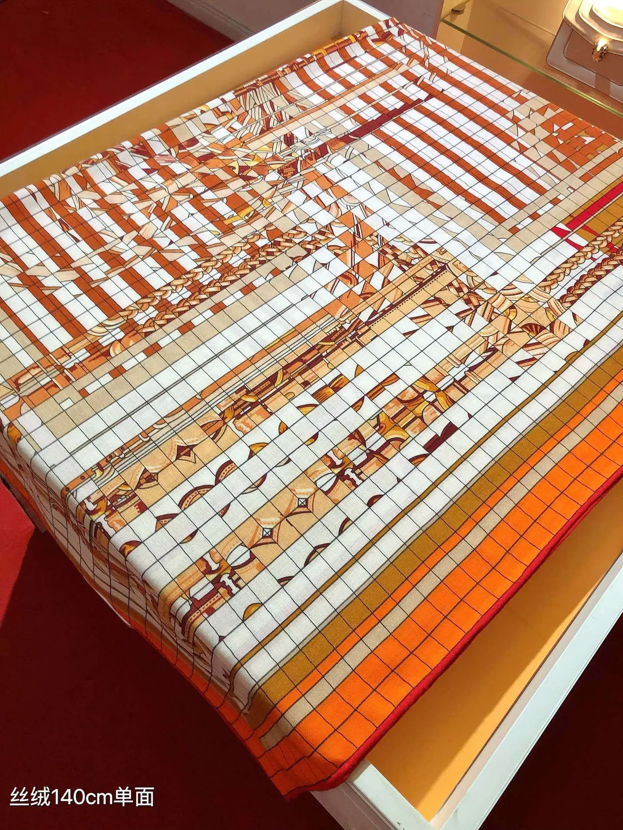 Hermès Écharpe Géométrique Orange Beige en Soie 7