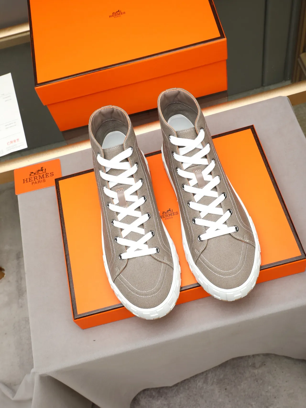 Hermès H Canvas Sneaker Hautes Beige et Blanc Lifestyle Sneakers 2