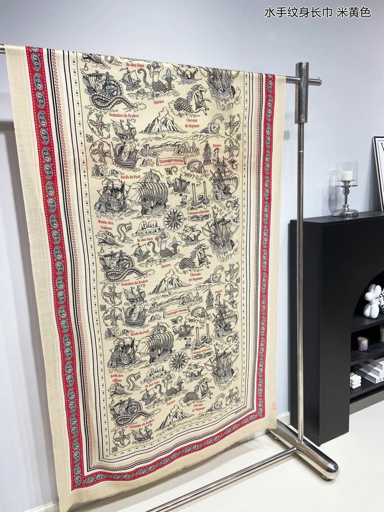 Hermès Impression Marine Beige Rouge Bordure Nautique Paisley Écharpe en Soie 4