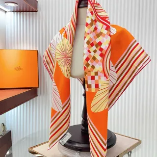 Hermès Bufanda de seda con impresión geométrica multicolor