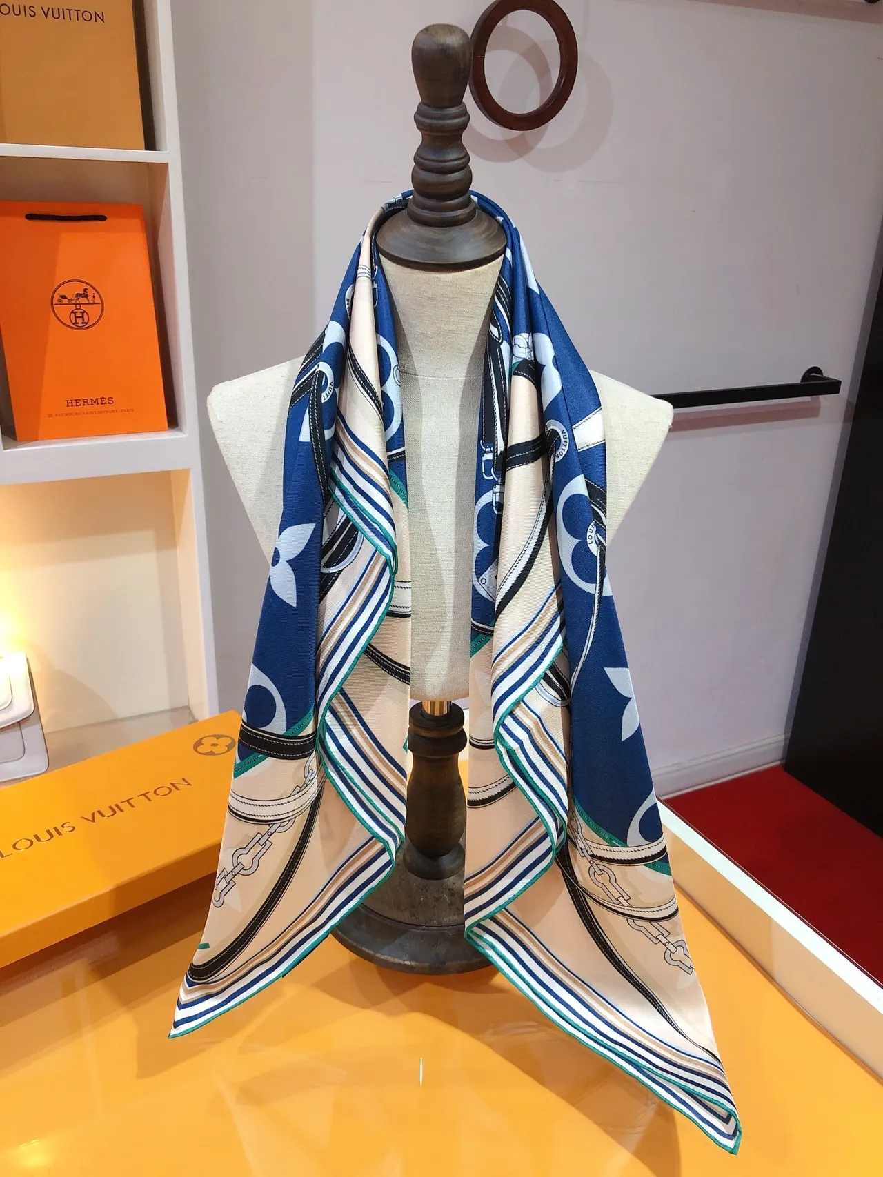 Hermès Navy Beige Printed Chain Motif Silk Scarf 7