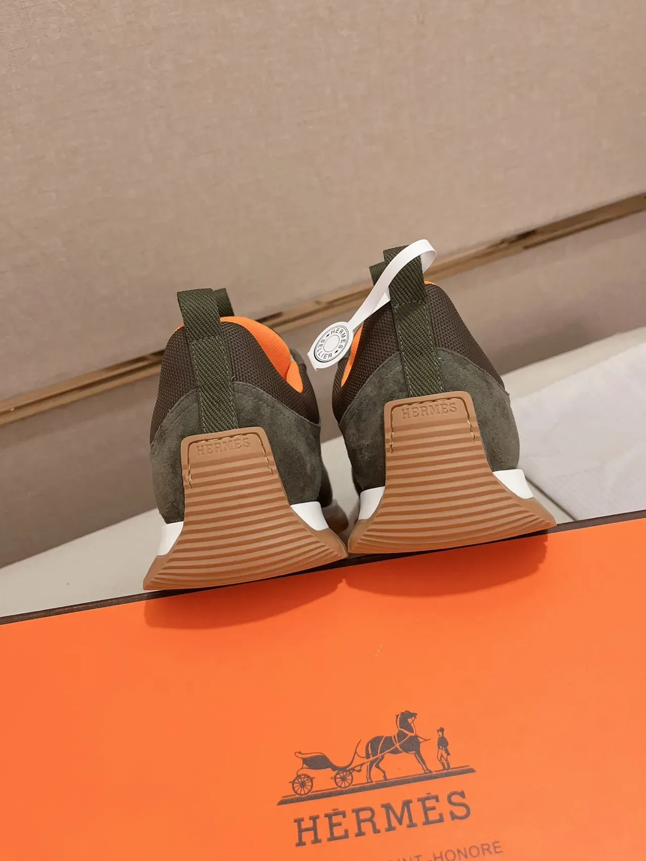 Hermès জলপাই ও কমলা স্যুড-জাল লাইফস্টাইল স্নিকার 2