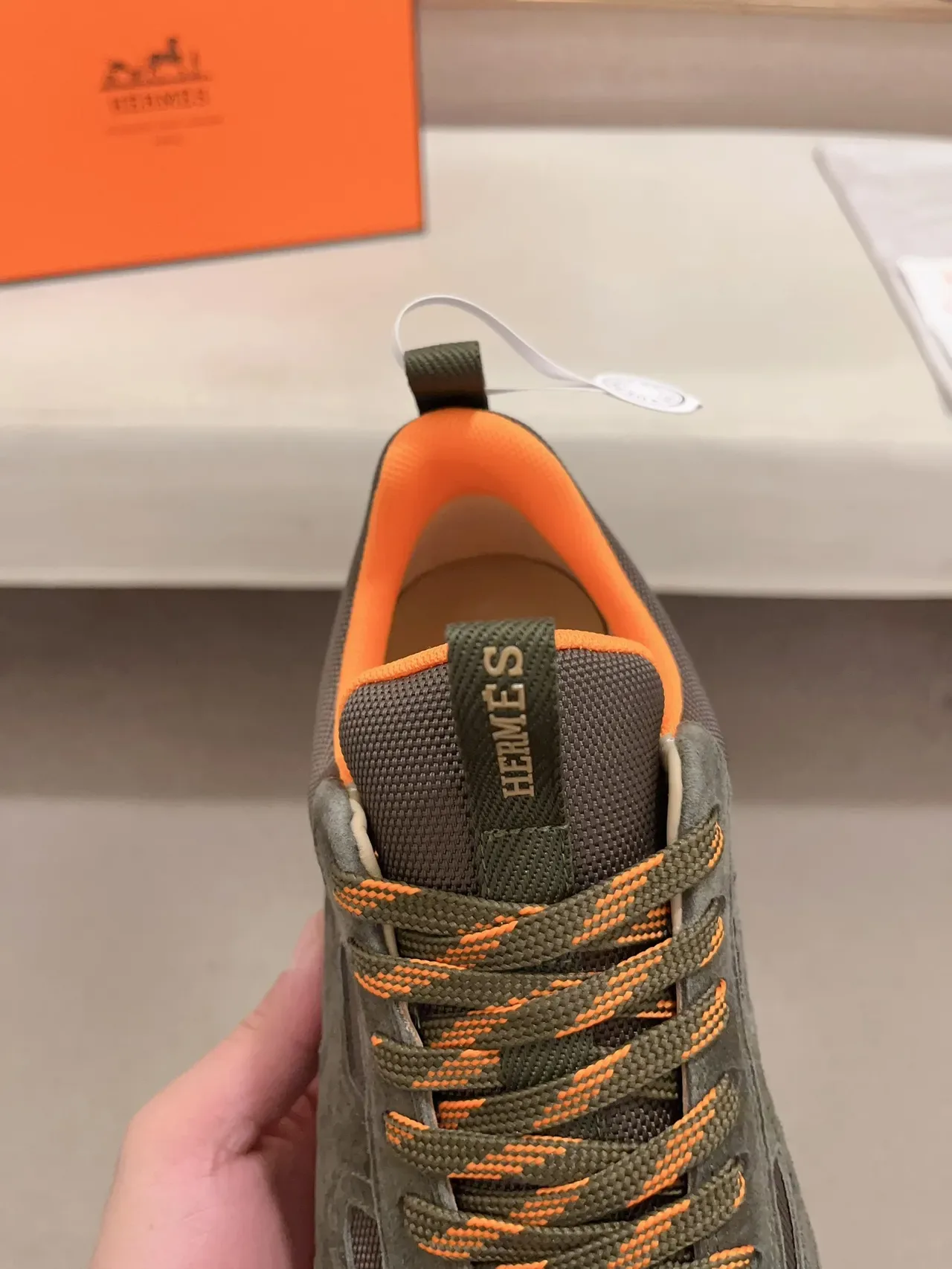 Hermès জলপাই ও কমলা স্যুড-জাল লাইফস্টাইল স্নিকার 3