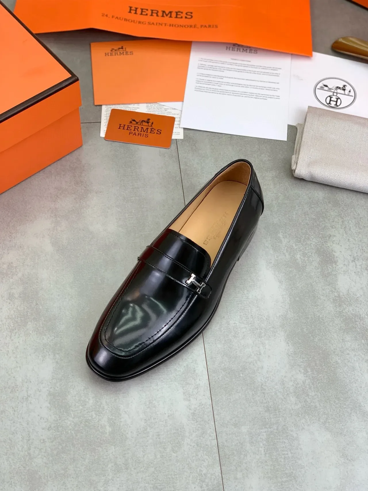 Hermès Oran Mocassins Preto Couro Patent Fivela H 4