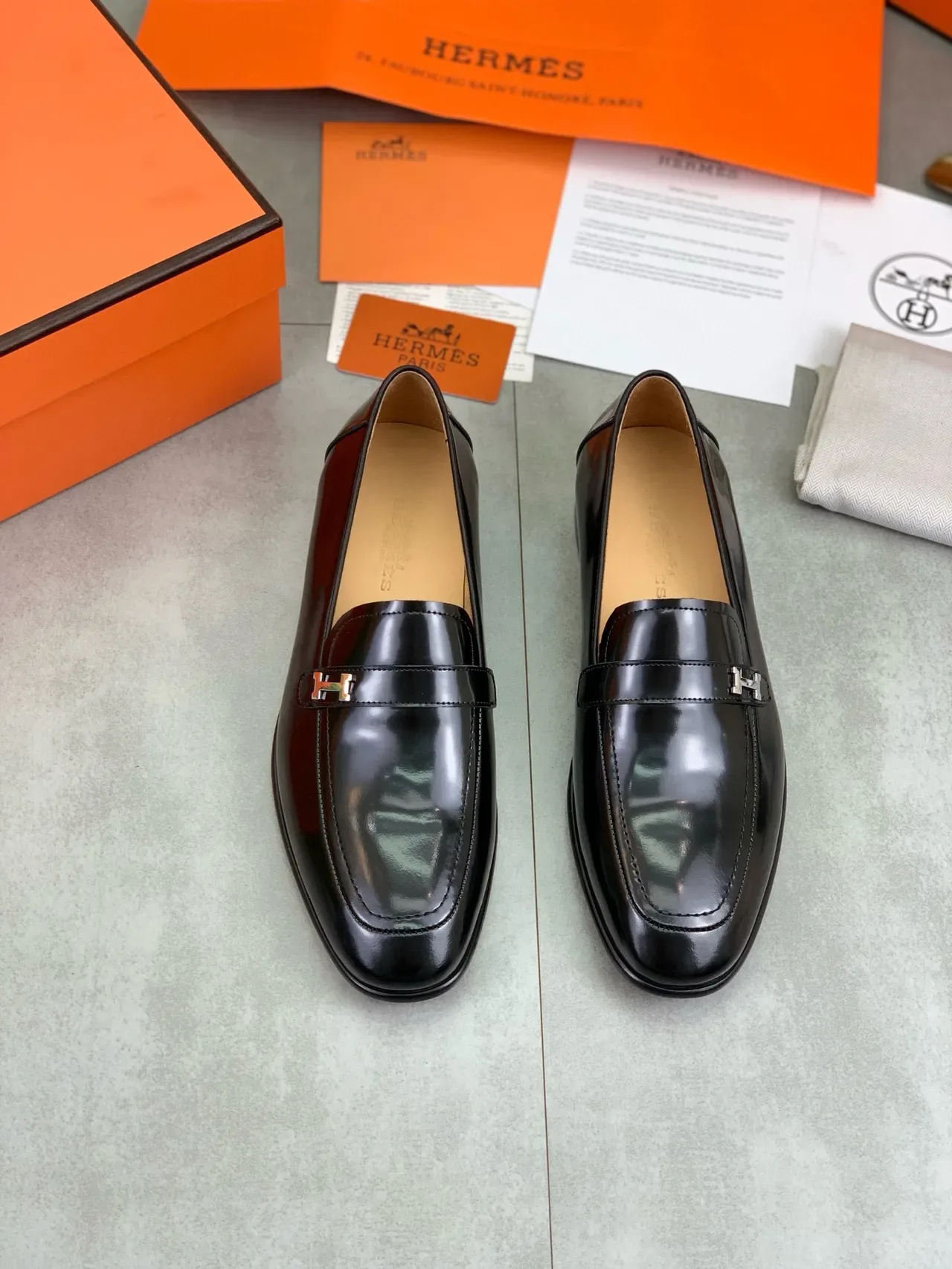 Hermès Oran Mocassins Preto Couro Patent Fivela H 5