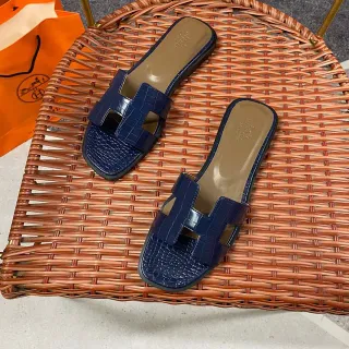 Hermès Oran Navy Crocodile-Embossed H-Strap Slippers