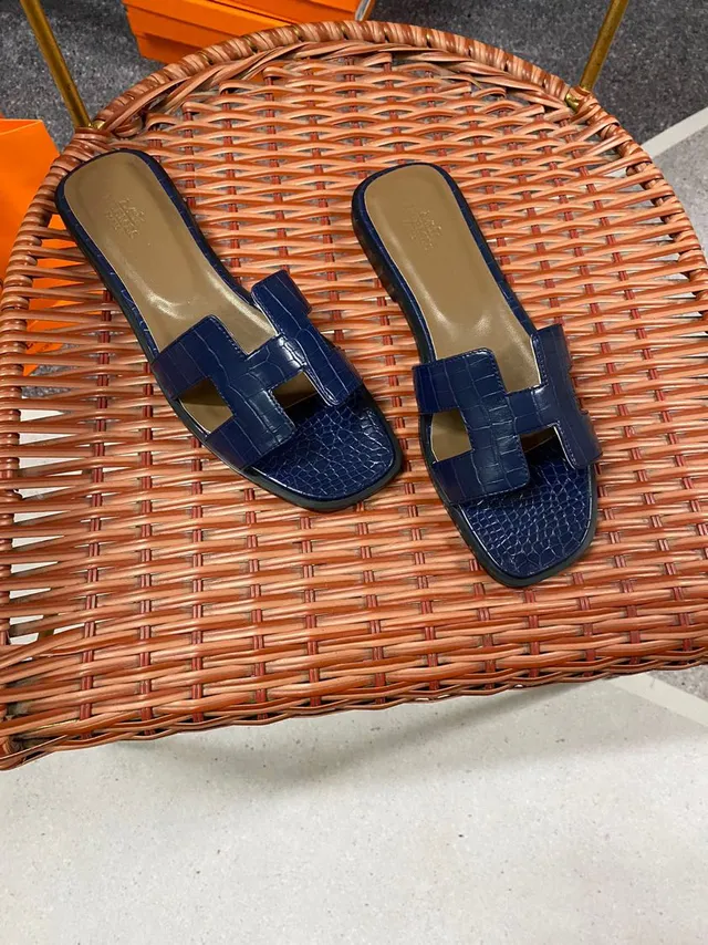 Hermès Oran Navy Crocodile-Embossed H-Strap Slippers 2