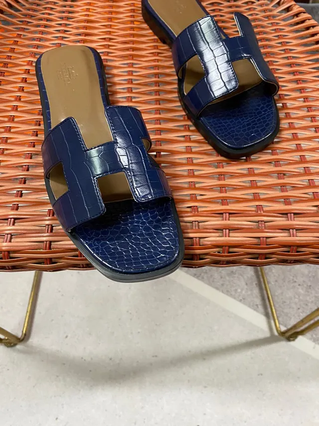 Hermès Oran Navy Crocodile-Embossed H-Strap Slippers 3