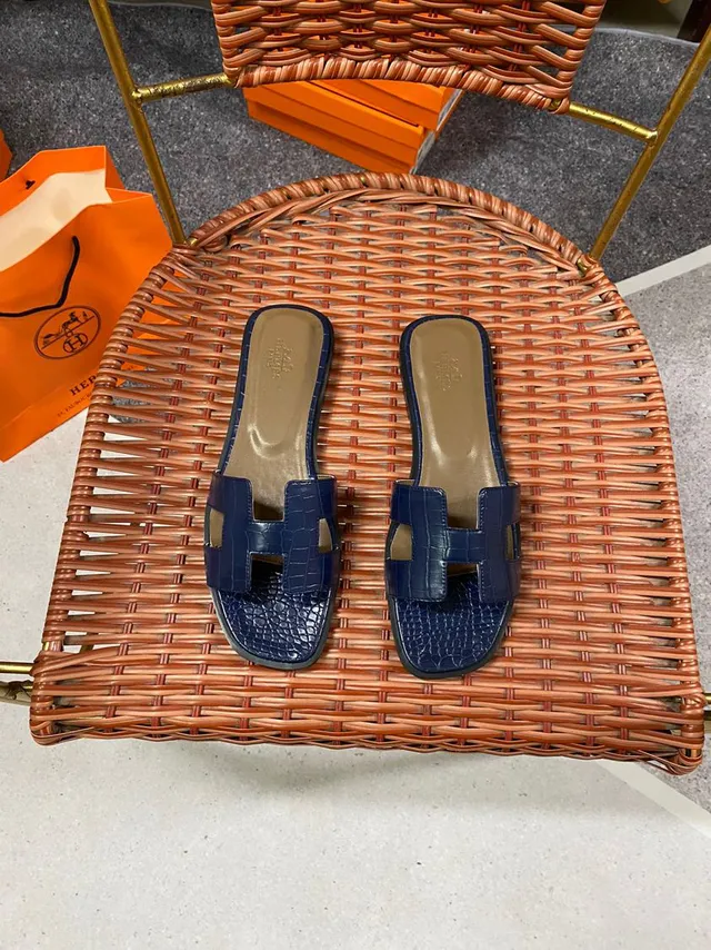 Hermès Oran Navy Crocodile-Embossed H-Strap Slippers 4
