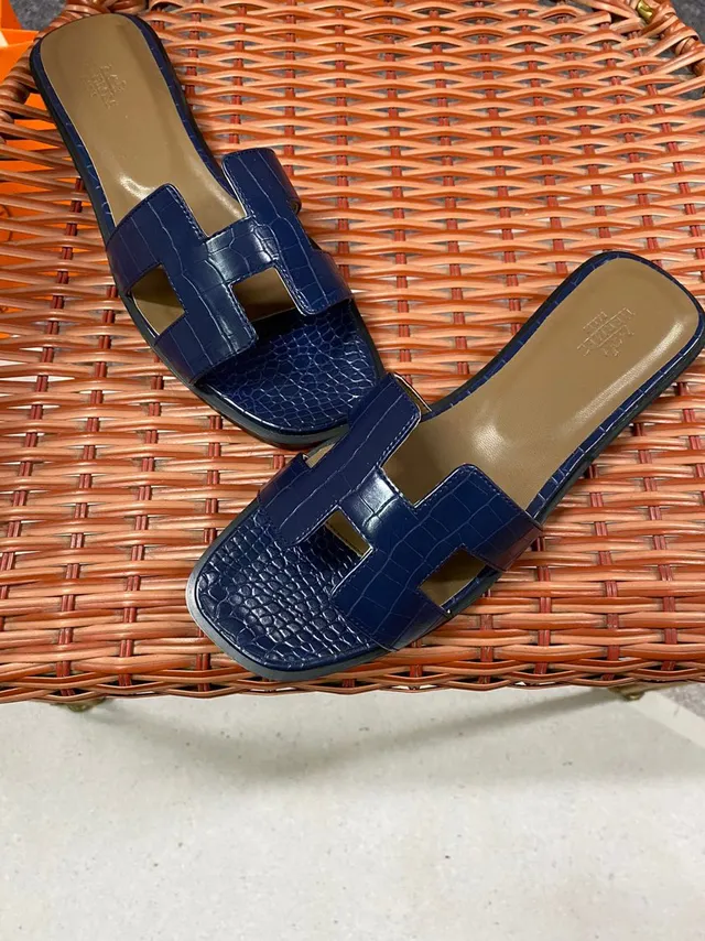 Hermès Oran Navy Crocodile-Embossed H-Strap Slippers 6
