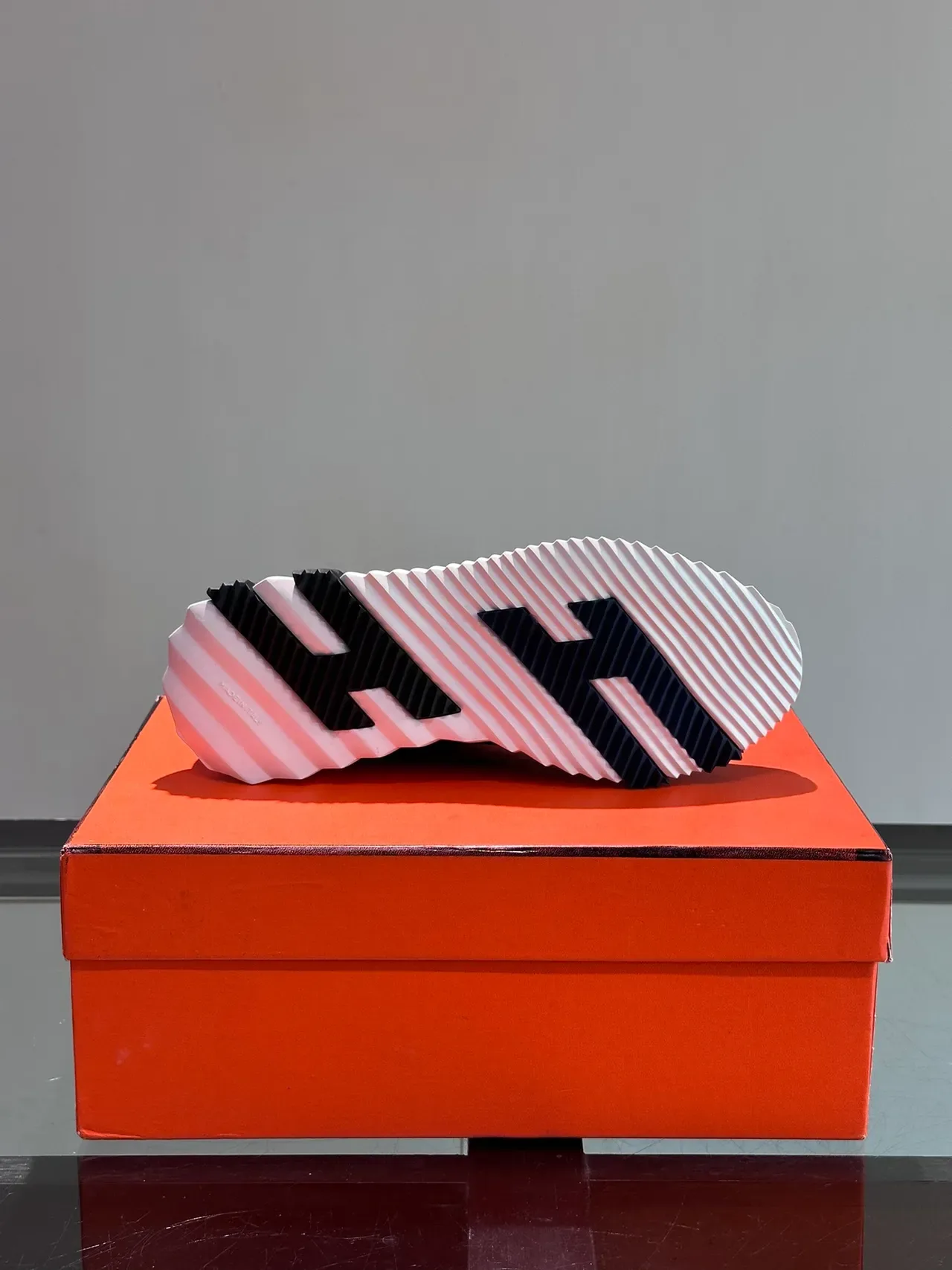 Hermès Oran Sneaker Noir et Blanc Sneakers Lifestyle 2