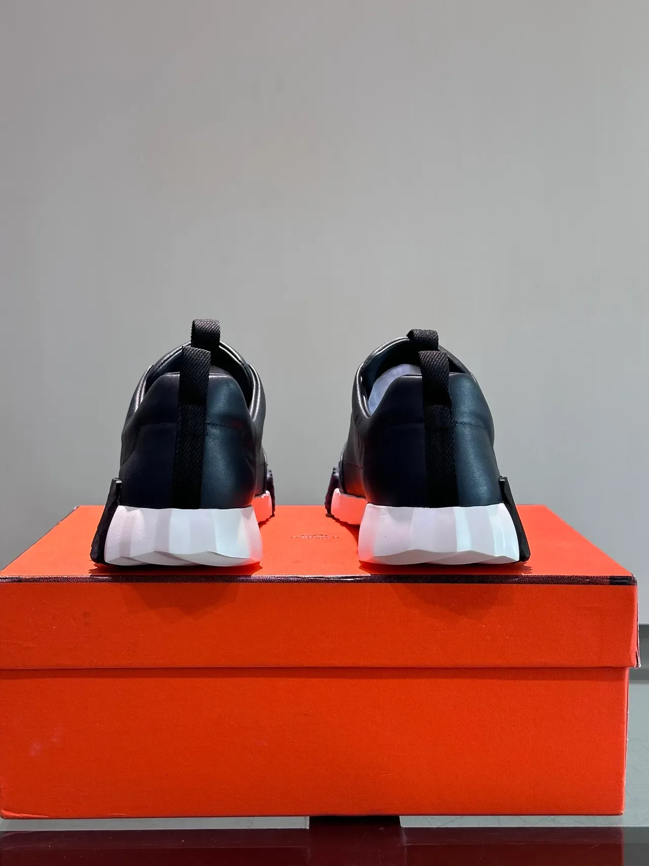 Hermès Oran Sneaker Noir et Blanc Sneakers Lifestyle 3