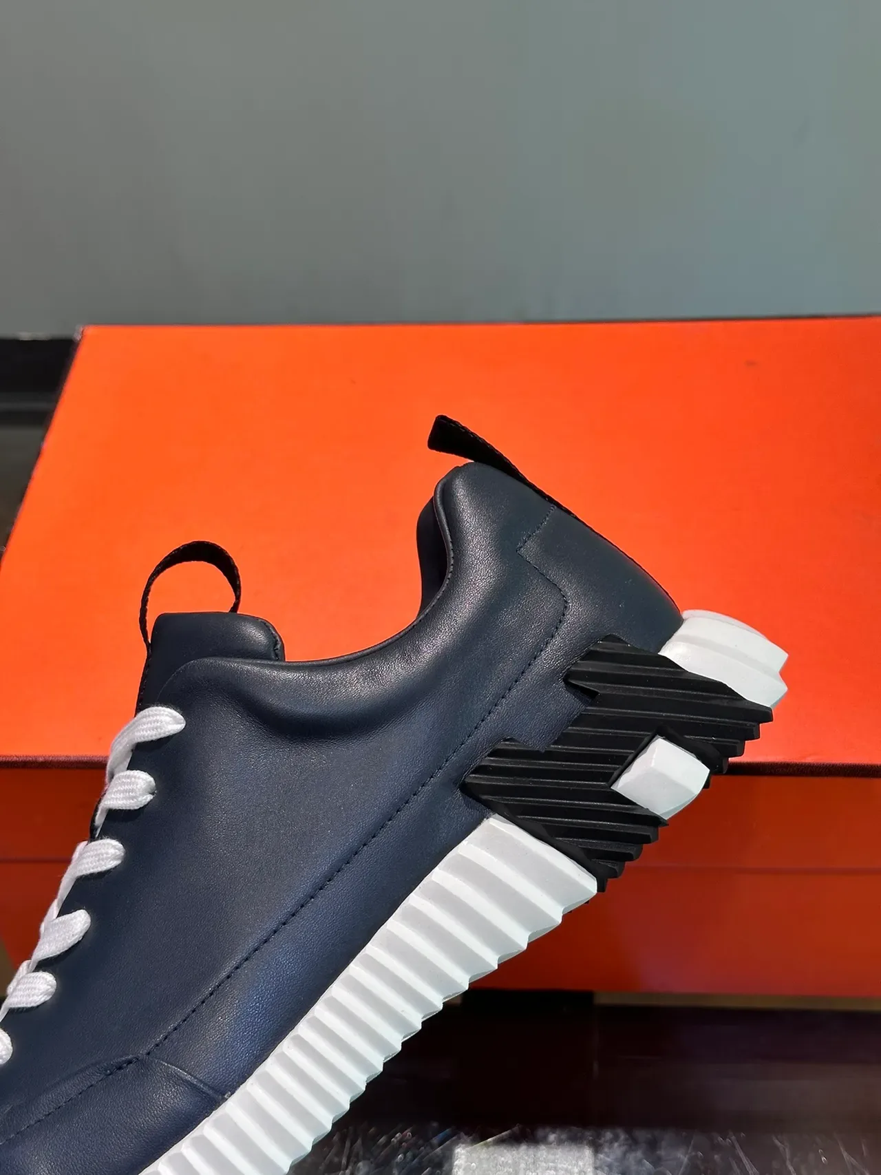 Hermès Oran Sneaker Noir et Blanc Sneakers Lifestyle 4