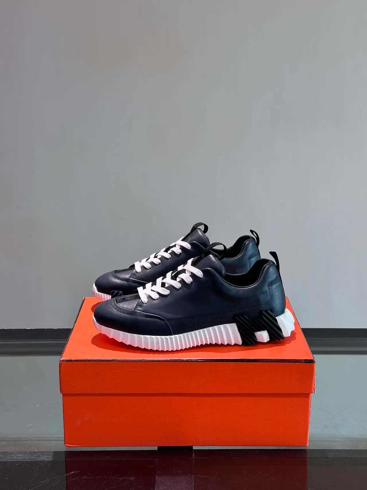 Hermès Oran Sneaker Noir et Blanc Sneakers Lifestyle 5
