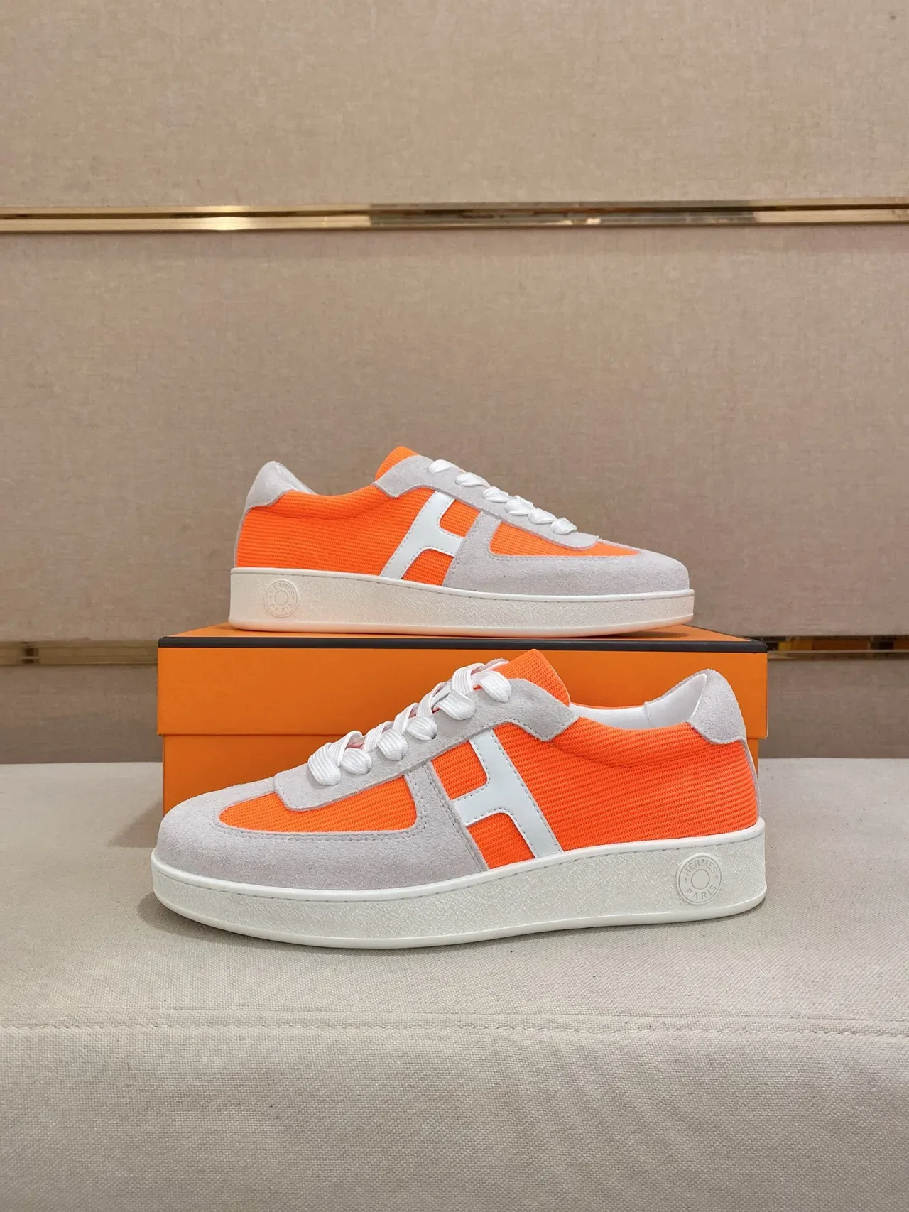 Hermès Sneakers Lifestyle Orange Gris Basse en Daim et Maille 7