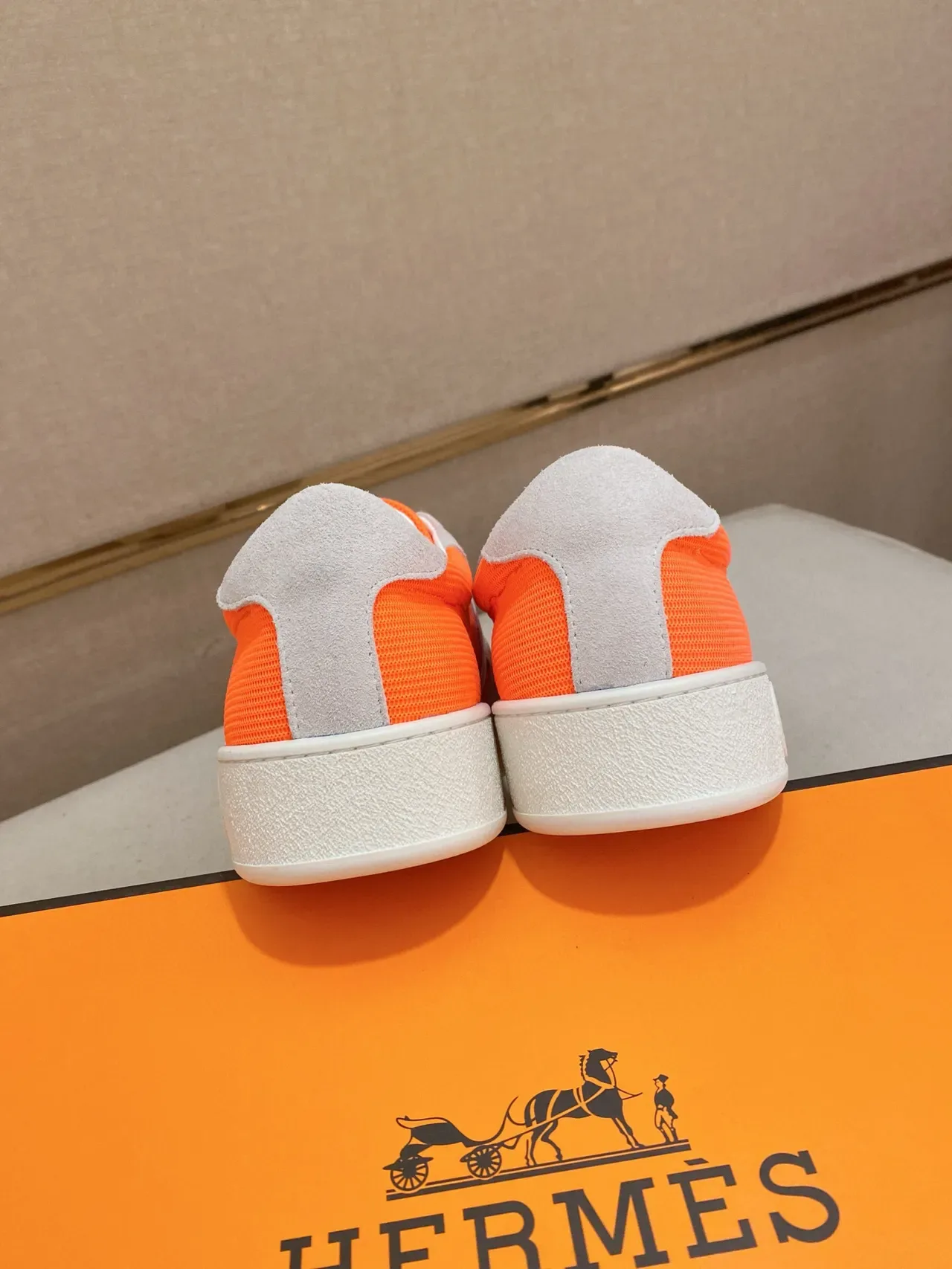 Hermès Sneakers Lifestyle Orange Gris Basse en Daim et Maille 8