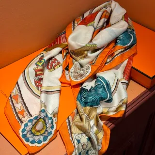 Hermès 印花装饰图案橙色边丝巾