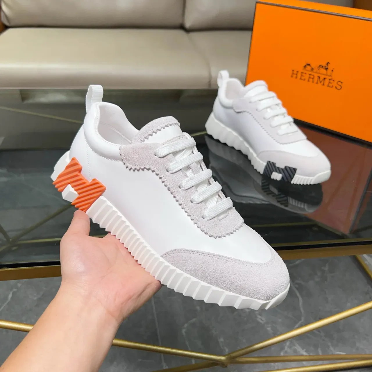 Hermès White Orange semelle sculptée à crêtes contrastante daim et cuir lisse panneaux baskets lifestyle 6