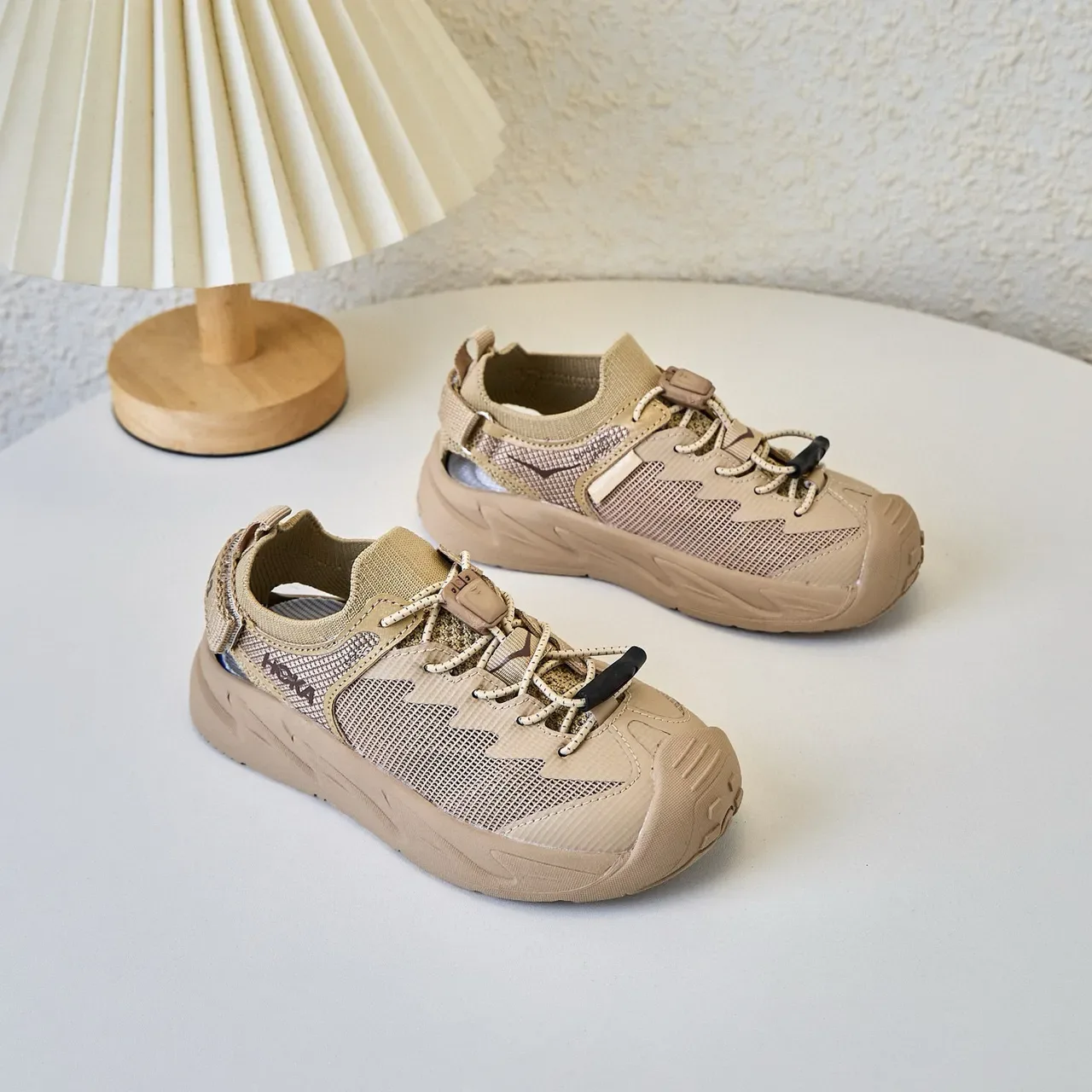 Hoka Noir Gris Mèche Supérieure Semelle Intermédiaire Caoutchouc Sculpté Sneakers Lifestyle 3