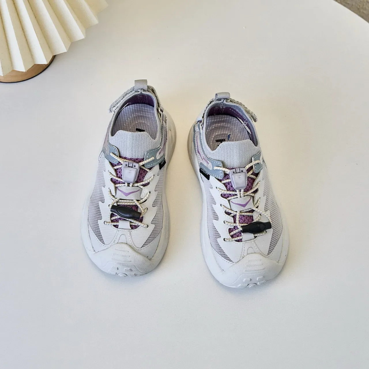 Hoka Noir Gris Mèche Supérieure Semelle Intermédiaire Caoutchouc Sculpté Sneakers Lifestyle 9