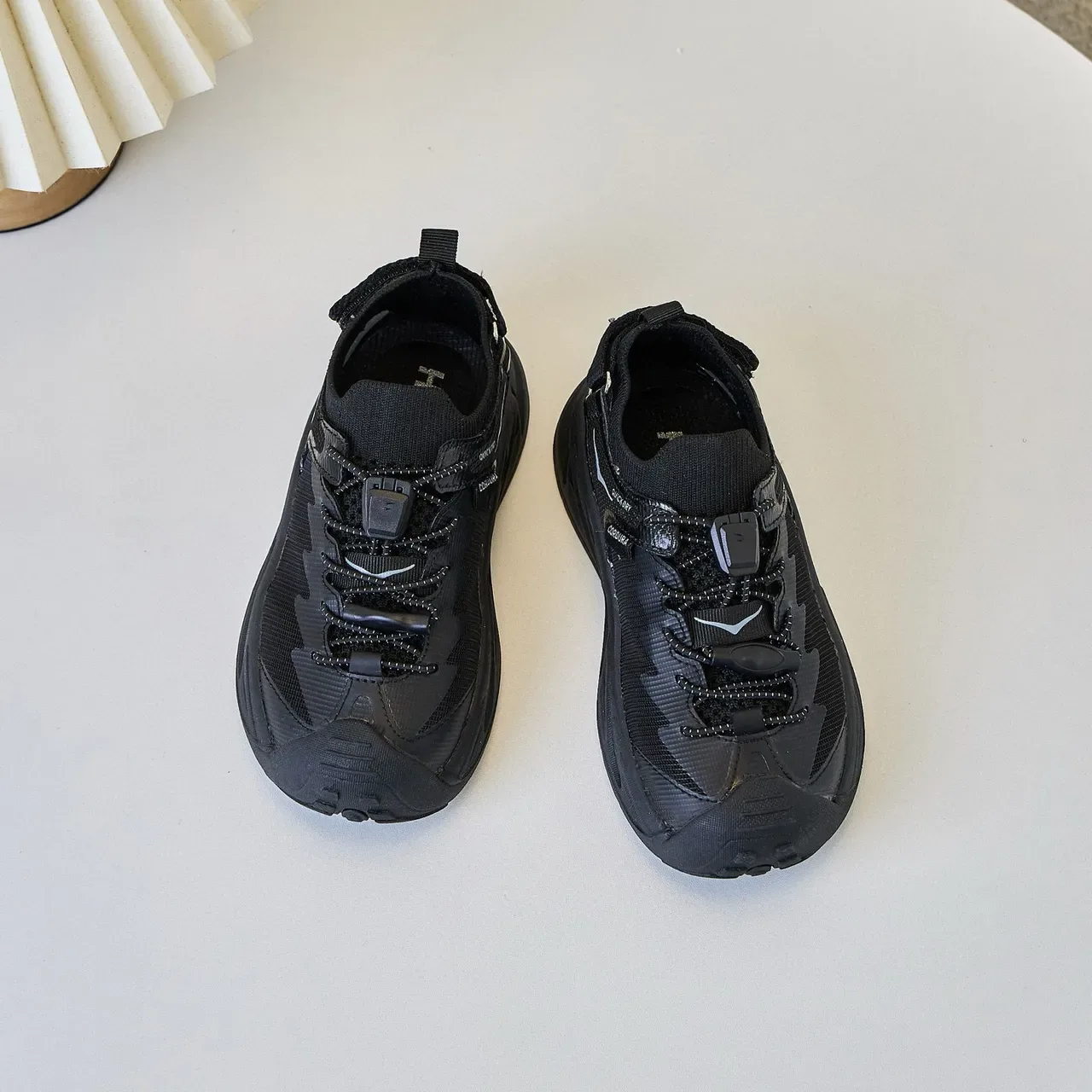 Hoka Noir Gris Mèche Supérieure Semelle Intermédiaire Caoutchouc Sculpté Sneakers Lifestyle 15
