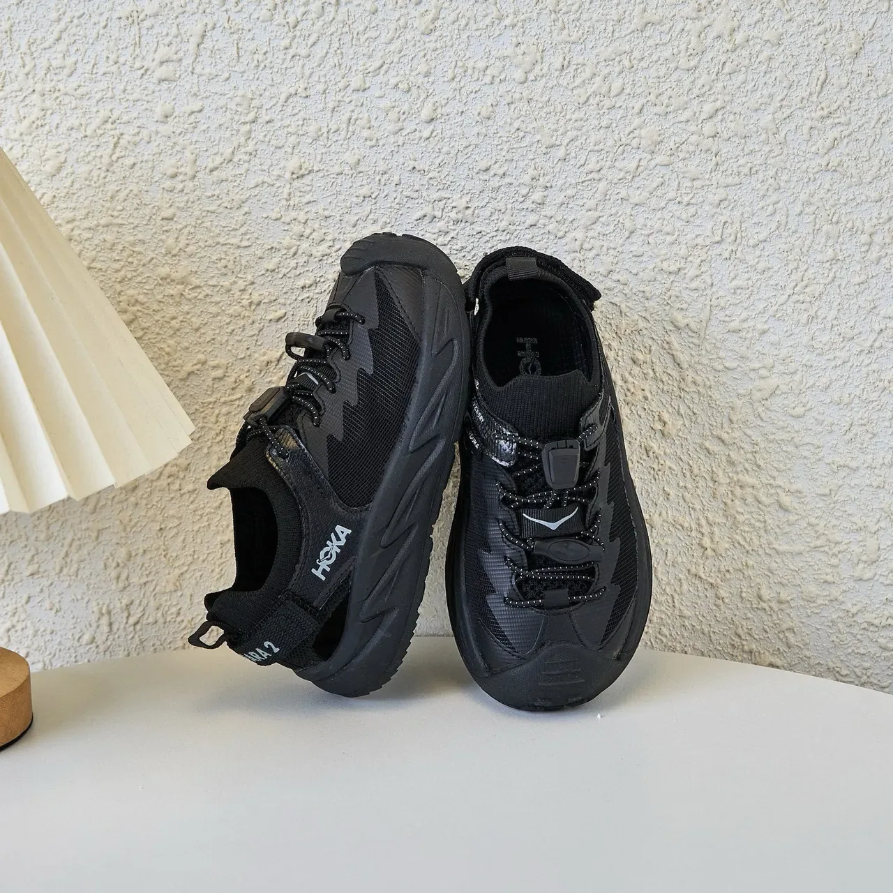 Hoka Noir Gris Mèche Supérieure Semelle Intermédiaire Caoutchouc Sculpté Sneakers Lifestyle 16