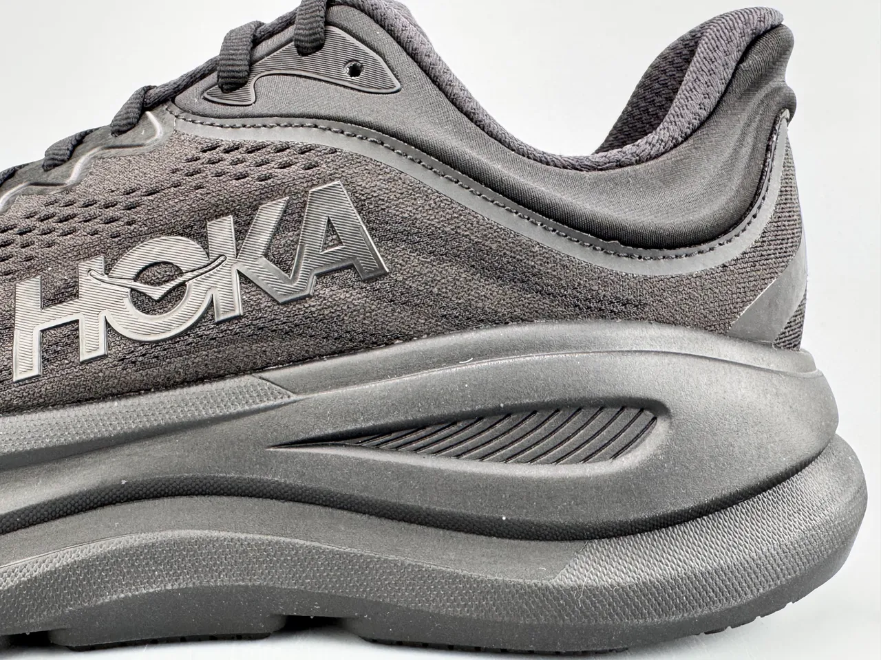 Hoka Clifton Preto Monocromo Malha Engenheirada Superior Tênis de Running 3