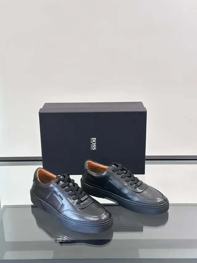 Hugo Boss Chaussures Lifestyle Noires et Brunes en Cuir avec embout perforé 4